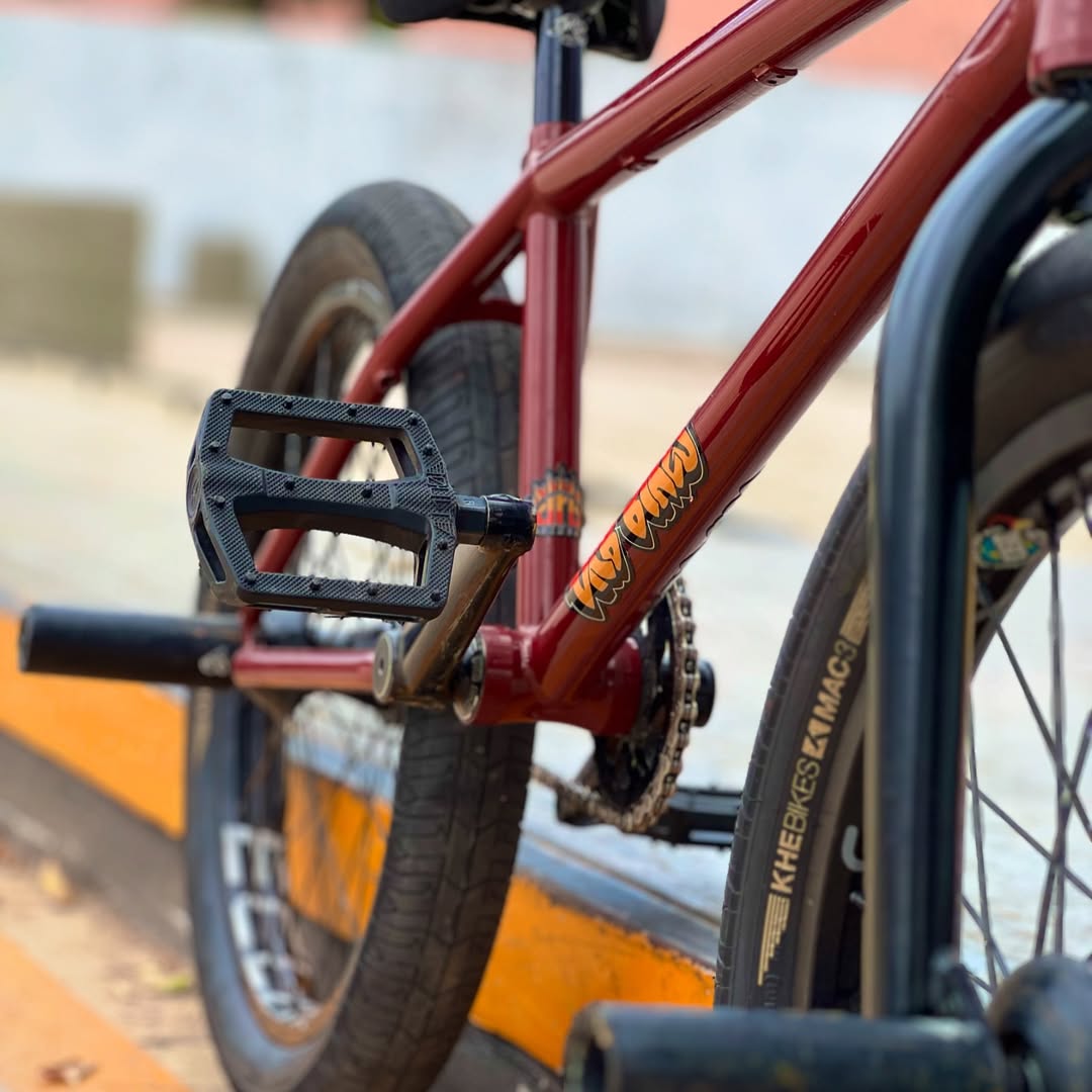 Opona drutowa BMX KHE MAC3 20 × 2,40″