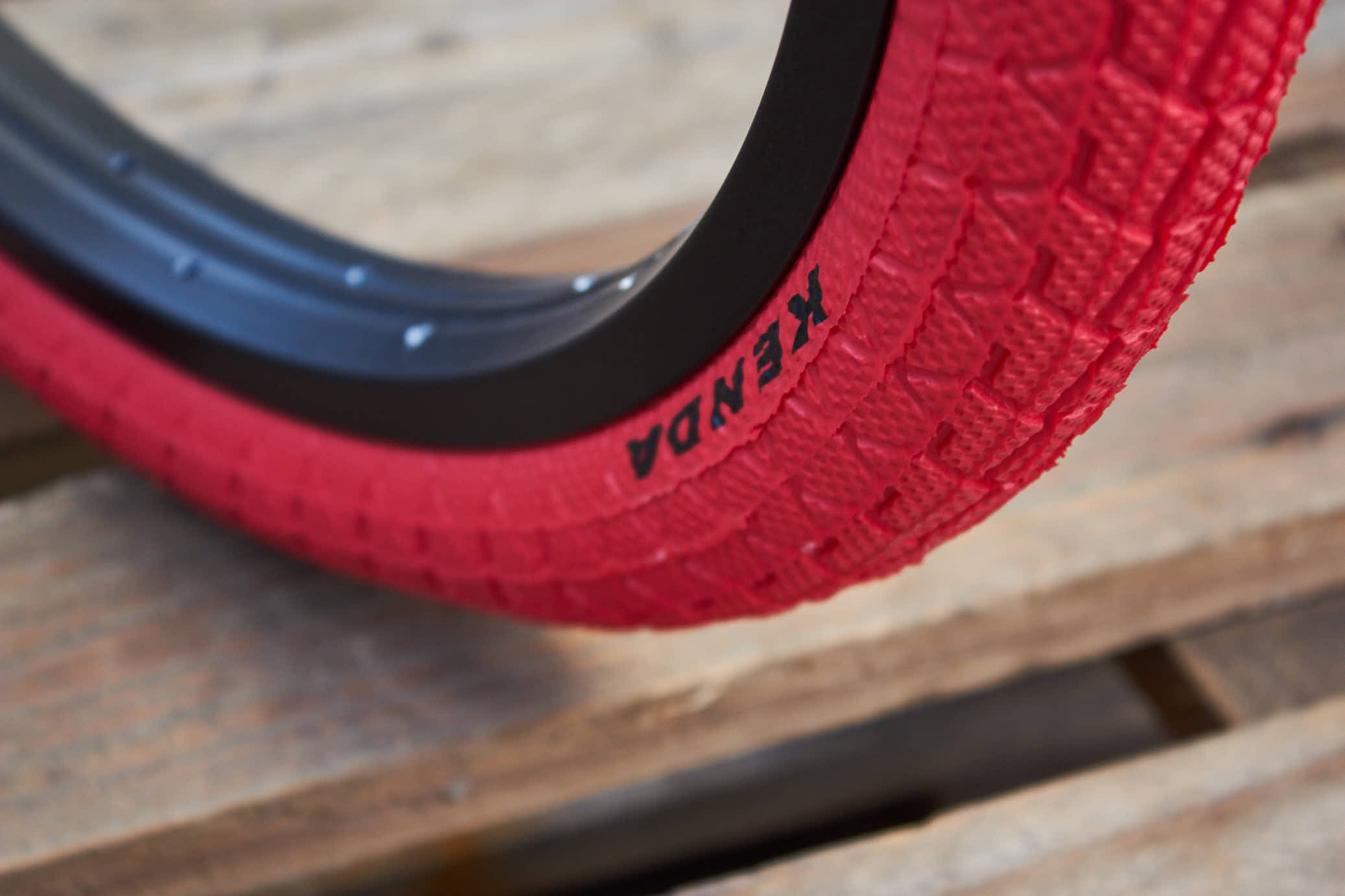 Opona BMX KENDA 20 × 1,95″, czerwona