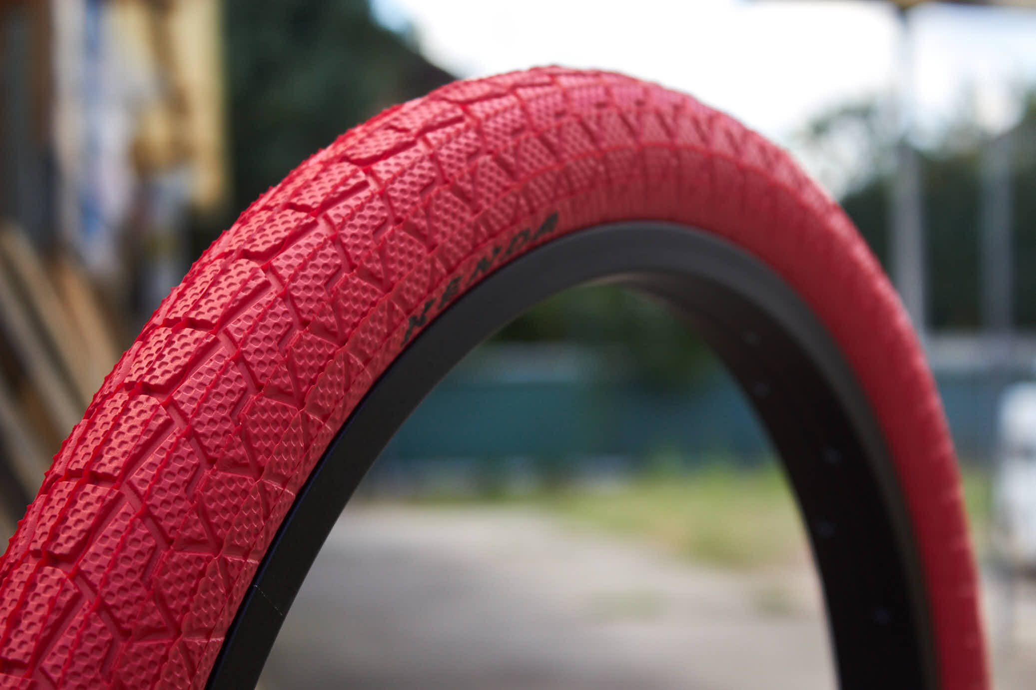 Opona BMX KENDA 20 × 1,95″, czerwona